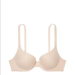 Victoria’s Secret 
BODY BY VICTORIA
Push-Up Perfect Shape Bra size 38D